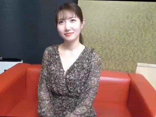 著正裝的公務員擁有媲美花樣少女的完美身材，突破禁忌，中出解禁！──紅葉心愛