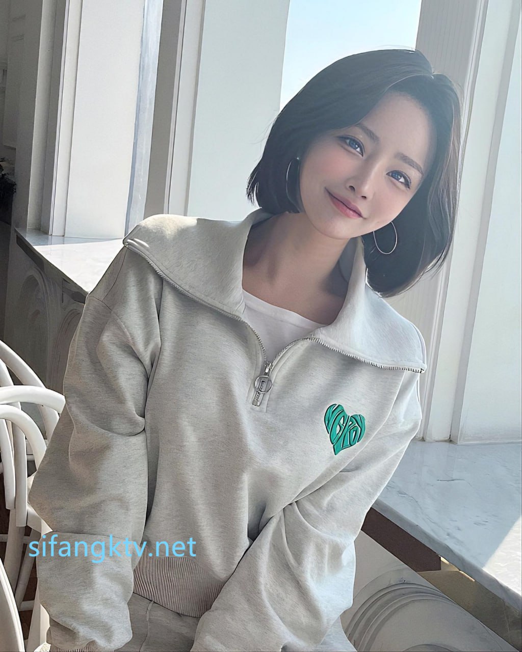 三十如狼美乳李二嫂穿着黑丝直播引诱